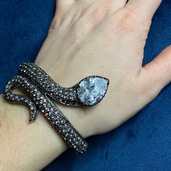 Diamond snake shaped bracelet 🖤 - Picture 2 of 6